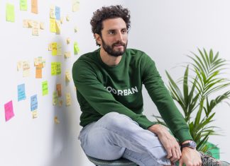 Foorban lève 7,2 M€ : les vitrines connectées ont aussi l’accent italien Marco Mottolese, fondateur de Foorban, opérateur de vitrines connectées en Italie