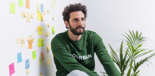 Foorban lève 7,2 M€ : les vitrines connectées ont aussi l’accent italien Marco Mottolese, fondateur de Foorban, opérateur de vitrines connectées en Italie