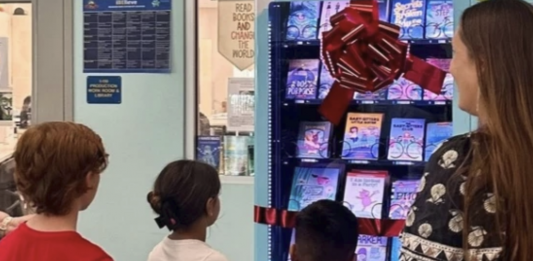 À l’école, le distributeur automatique troque sodas et sucreries contre des livres