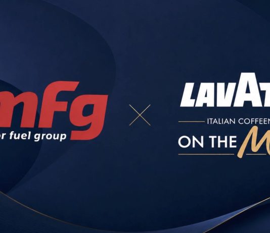 Lavazza On the Move : MaxiCoffee comme moteur du succès britannique ? Visuel officiel du partenariat Motor Fuel Group x Lavazza On the Move