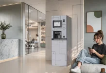 Bianchi DAILY : Bianchi Vending prolonge sa ligne Essential vers les espaces de pause des PME Bianchi DAILY habillé d’un adhésif personnalisé dans un espace de pause de bureau