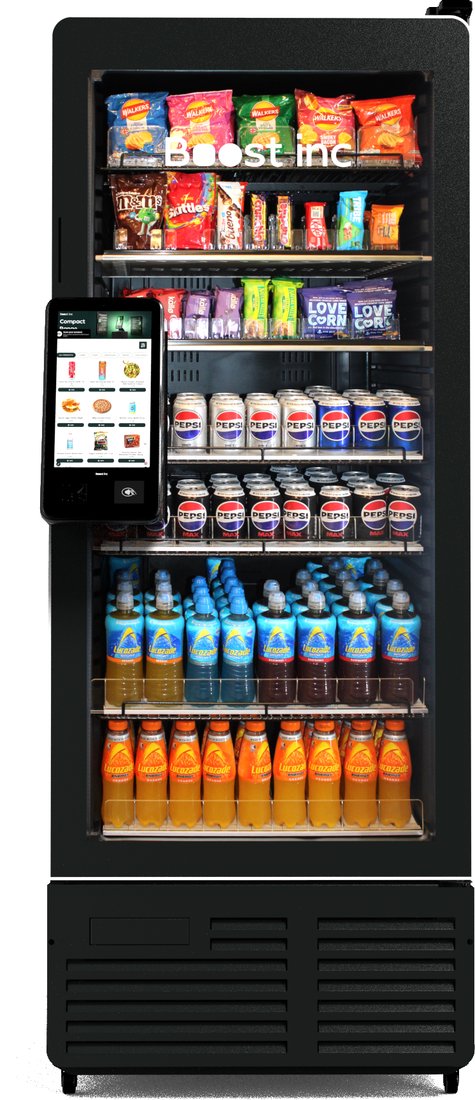 Frigo connecté Compact Cooler de Boost inc vu de face, cinq étagères de snacks et boissons et écran tactile