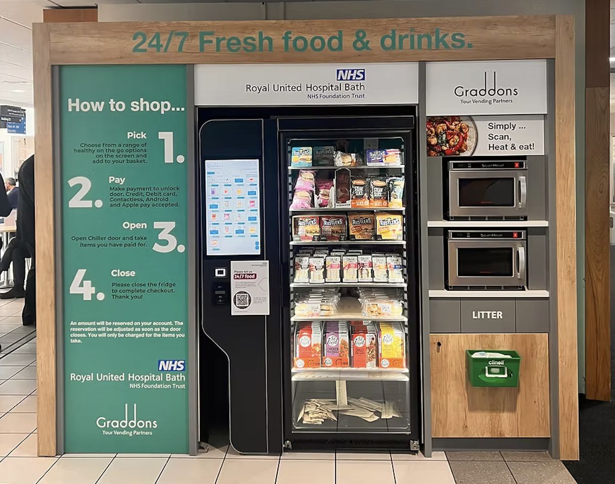 Point de vente 24/7 Graddons au Royal United Hospital de Bath avec frigo connecté et micro-ondes