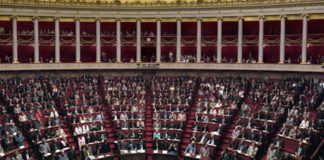 Taxe sucre : retoquée à l’Assemblée, pas encore enterrée Taxe sucre : l’hémicycle de l’Assemblée nationale