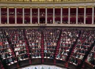 Taxe sucre : retoquée à l’Assemblée, pas encore enterrée Taxe sucre : l’hémicycle de l’Assemblée nationale
